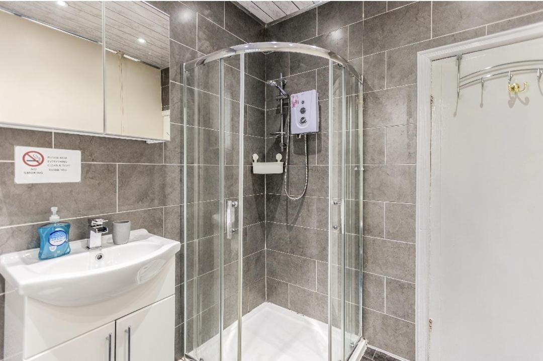 Bright Sunny, Double Bed With Garden, Tv And Wi-Fi 호텔 리즈 외부 사진